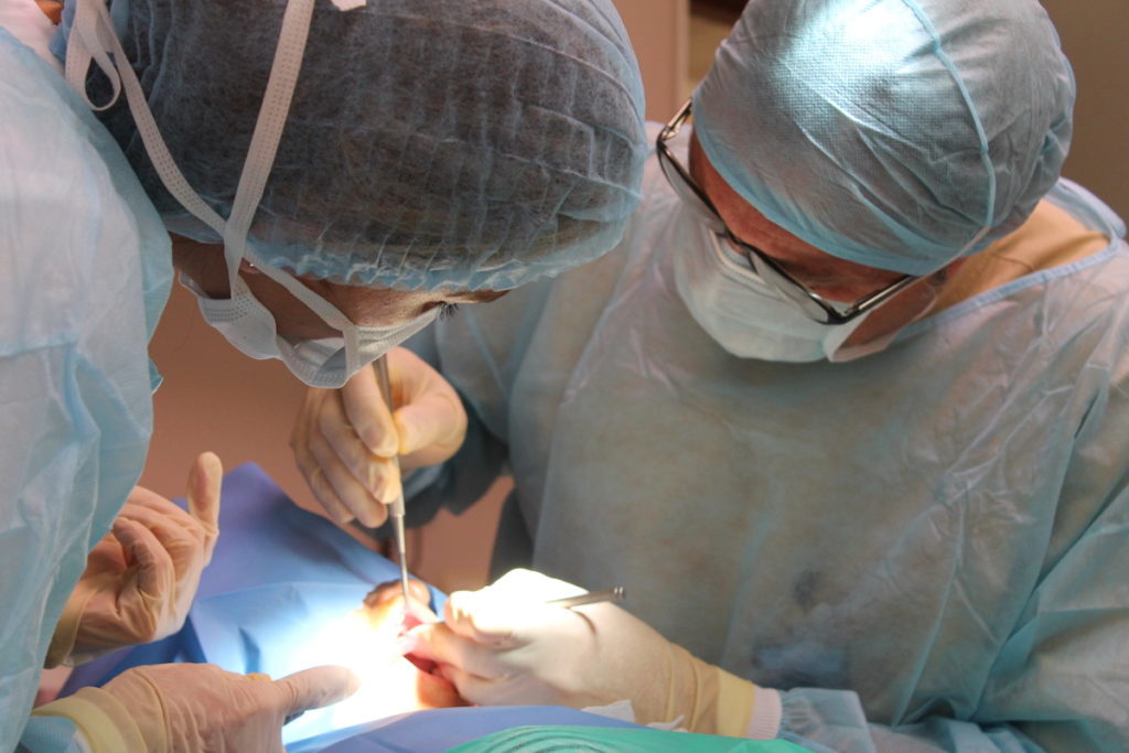 Cirugía dental en Clínica Llobell